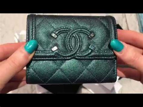 chanel 18b turqoiuse cardholderr